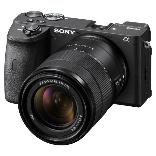 Sony Alpha 6600 + 18-135mm Lens